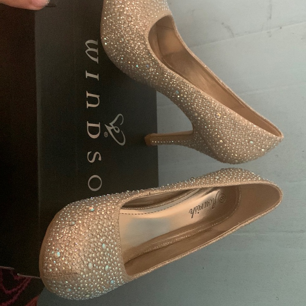 Windsor high heels, very elegant